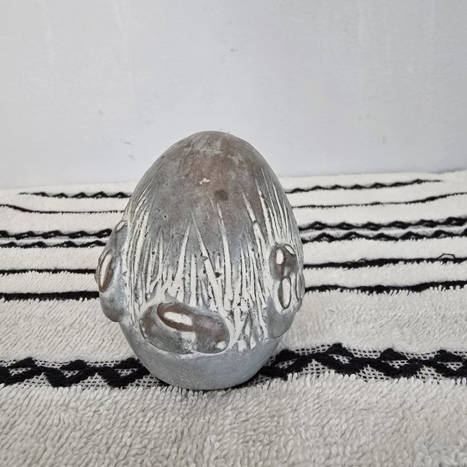 Figura de piedra de río Isabel Bloom de colección huevo de Pascua conejos en hierba conejos Foto 4 de 4