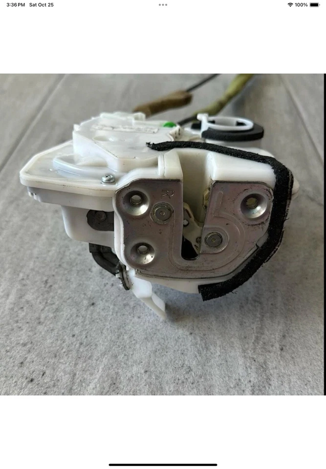 Actuador de cierre de puerta eléctrico delantero derecho Mazda 3 2010-2013 Foto 2 de 4