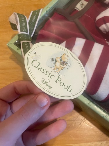 Classic Winnie the Pooh Bodysuit Bib Booties Baby First Christmas NEW 3 Mts NOS - Picture 5 of 6