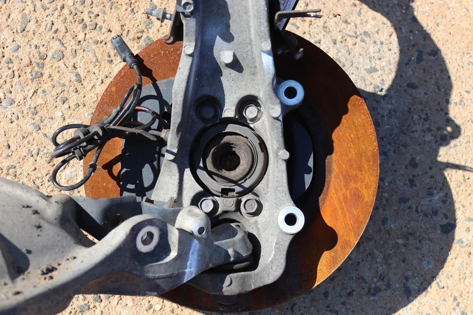 Nissan 370Z 2009-2013 tracción trasera eje delantero izquierdo buje nudillo con brazos de control OEM Foto 2 de 4