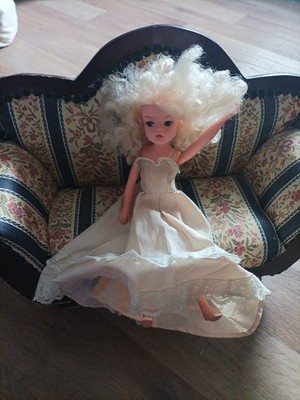 Sindy Doll 033055X Blondes Lockiges Haar Vintage Pedigree, Super Zustand, Kleid