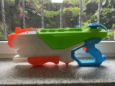 NERF Super Soaker Floodfire Wasserpistole mit Gartenschlauchverbindung