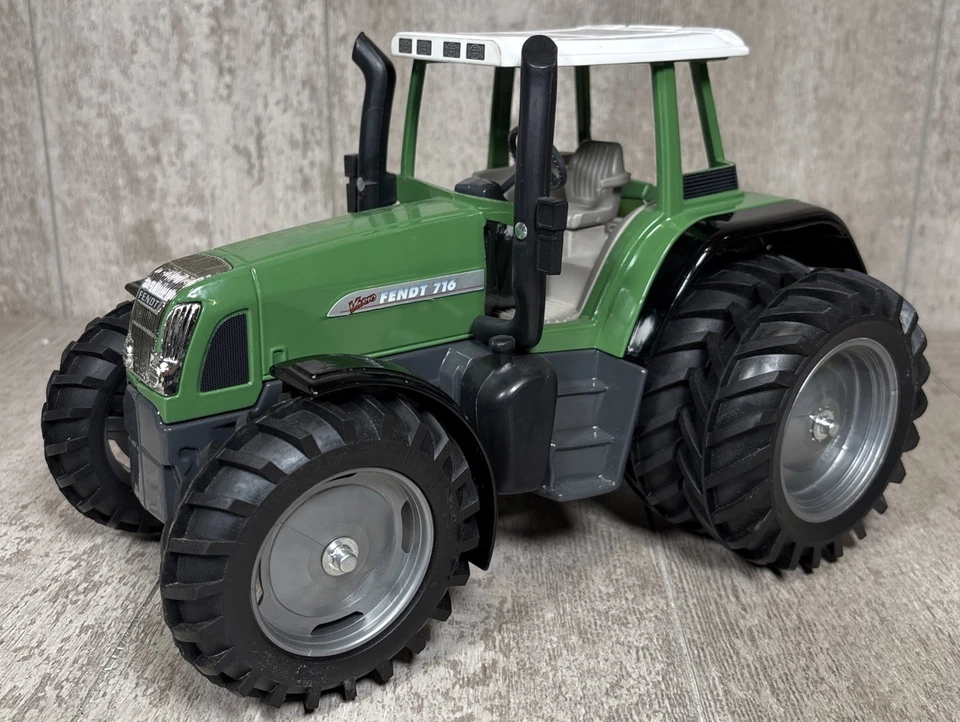1/16 Scale Models Fendt 716 Vario Tractor W/ Duals Diecast - Image 2 of 4