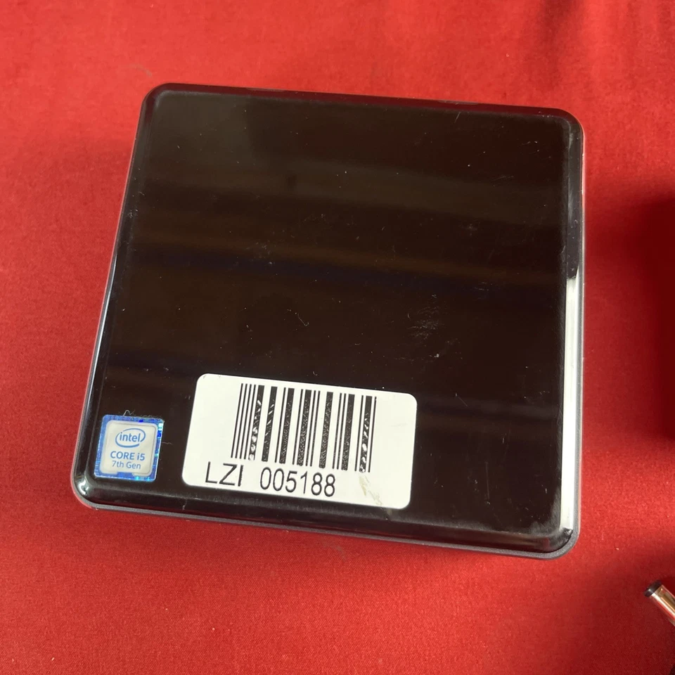 Mini PC Intel (NUC7i5BNK) con Windows 10 Pro, RAM y cable - Sin SSD - ¡Probado! Foto 3 de 4