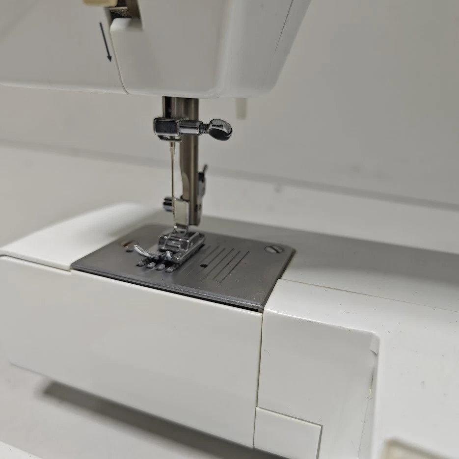 Máquina de coser Husqvarna Viking Huskystar E10 - para piezas/reparación Foto 4 de 4