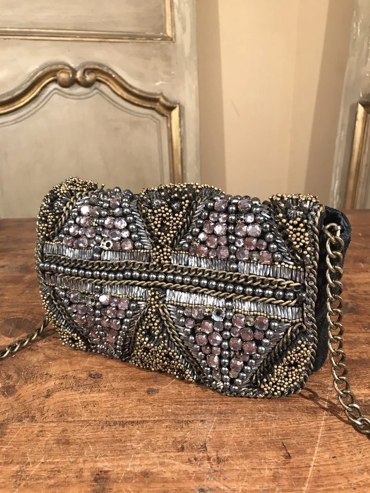 Cartera bandolera Anthropologie Jasper & Jeera con tachuelas para mujer  Foto 2 de 4