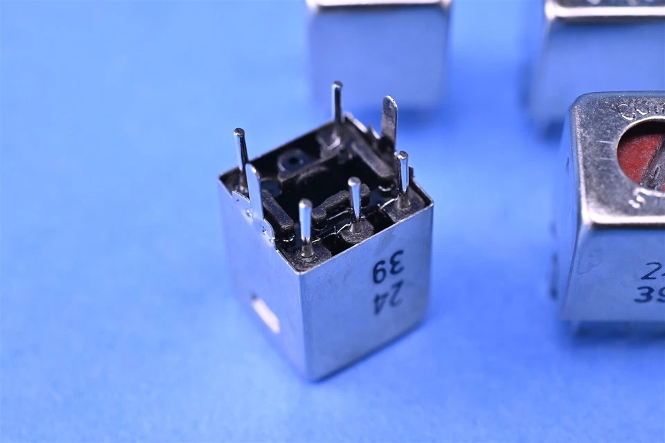 100 CEC IF Transformer Coils /Tunable inductor Center Freq: 455KHz - Image 4 of 4