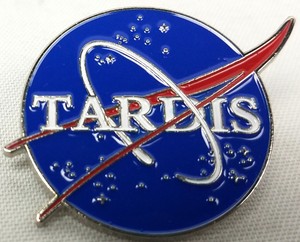 Danbury Mint Enamel Pin The TARDIS Doctor Who Science Fiction TV Series Logo