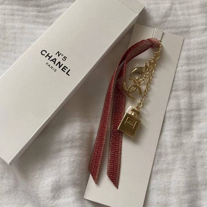 CHANEL N°5 Key Charm Perfume Bottle Motif Gold Pink Accessories Not for  Sale New