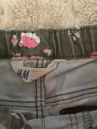 H&M grey/pink/white floral pants Size 5-6Y - Picture 3 of 4