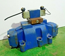 Rexroth R901194476 With R978918835 Hydraulic Directional Control Valve