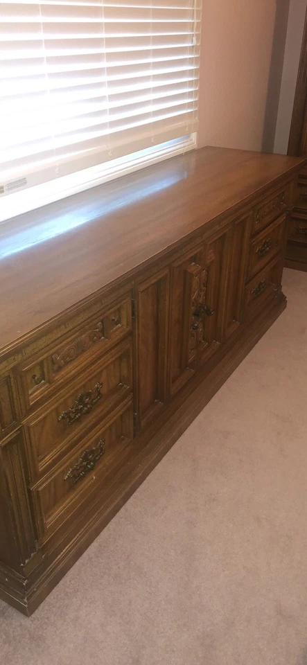 Thomasville bedroom furniture  - Image 3 of 4