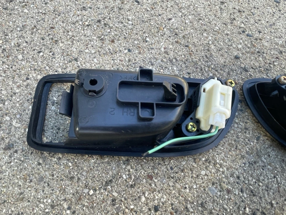 Mazda 6 2003-2008 sedán pasajero delantero derecho FR RH manija de puerta interior bisel OEM Foto 3 de 4