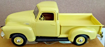 1:25 Scale 1950 Chevrolet 3100 Pickup Plastic, Creme Medium, AMT / ERTL 1996