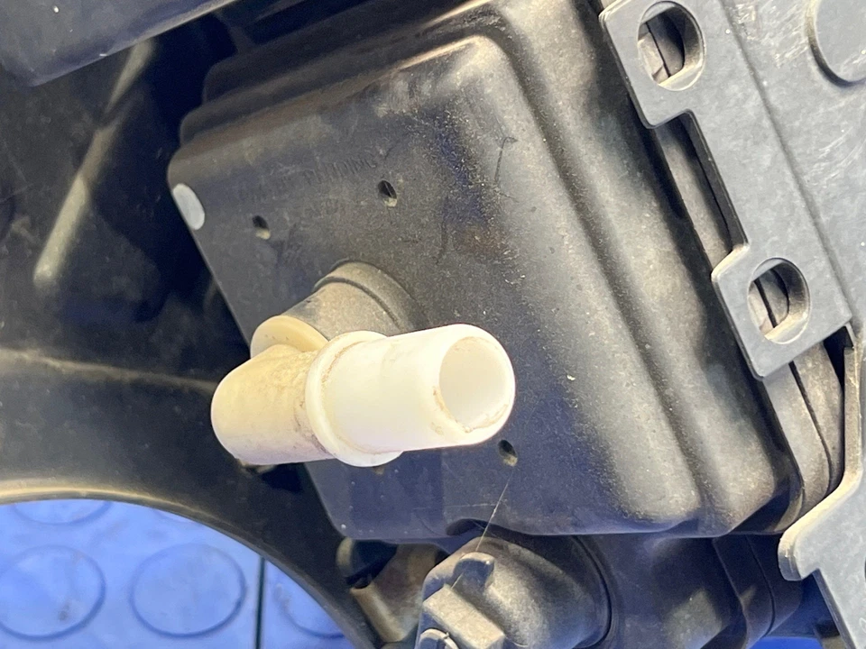 Ford Expedition EL 2011-2014 bote de carbón de vapor de combustible OEM BL1Z9D653A Foto 2 de 4