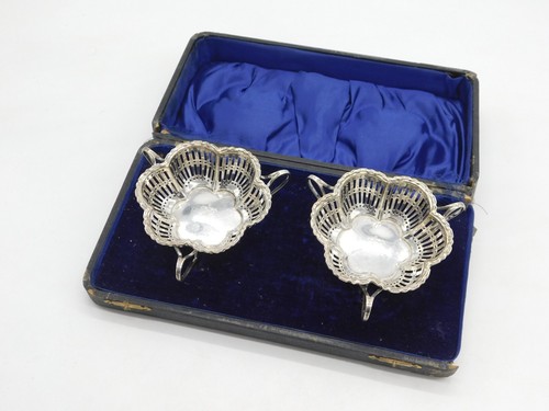 Boxed Sterling Silver Pierced Tyg Dishes Pair Thai Royal Crest Antique 1915 - Picture 2 of 6