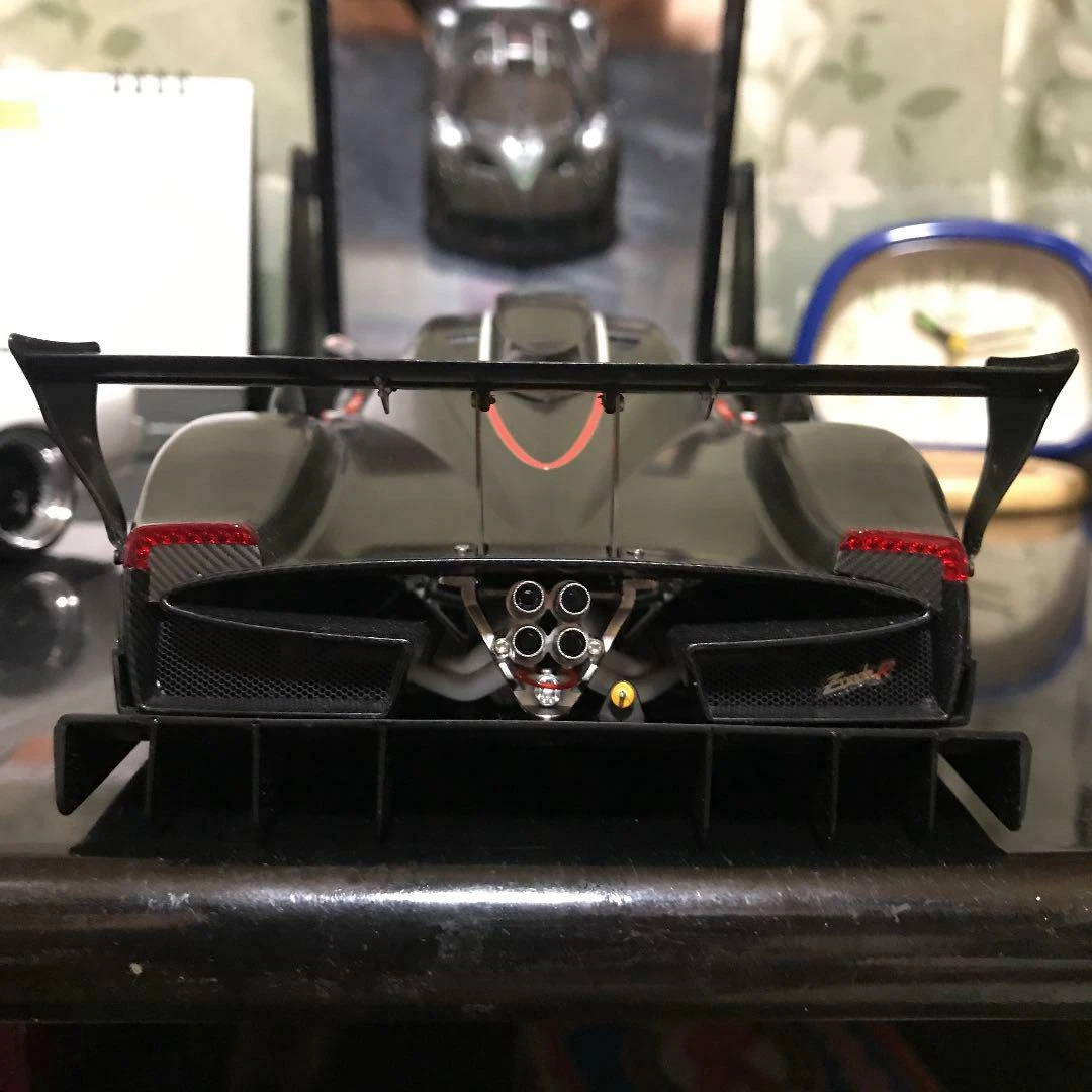 Auto Art 1/18 Pagani Zonda R carbon black Ver.