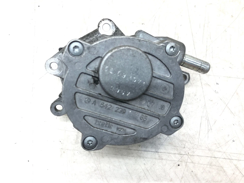 Bomba de vacío Mercedes Clase GL X166 2013-2016 3,0 L delantera derecha diésel 6422300765 Foto 2 de 4