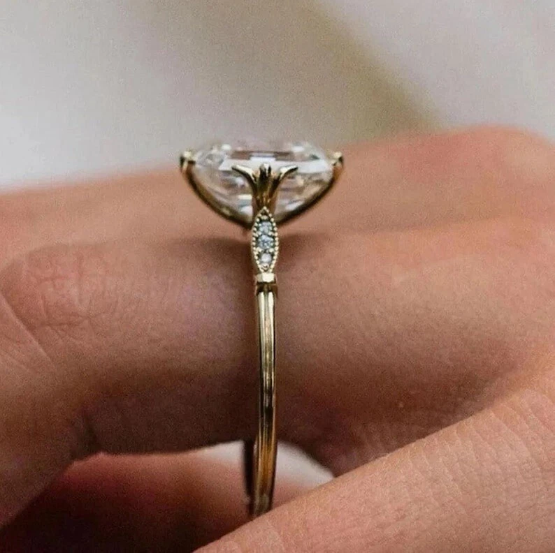 Anillo de compromiso vintage Art Deco con diamante creado en laboratorio de corte Asscher de 3,5 quilates Foto 2 de 4