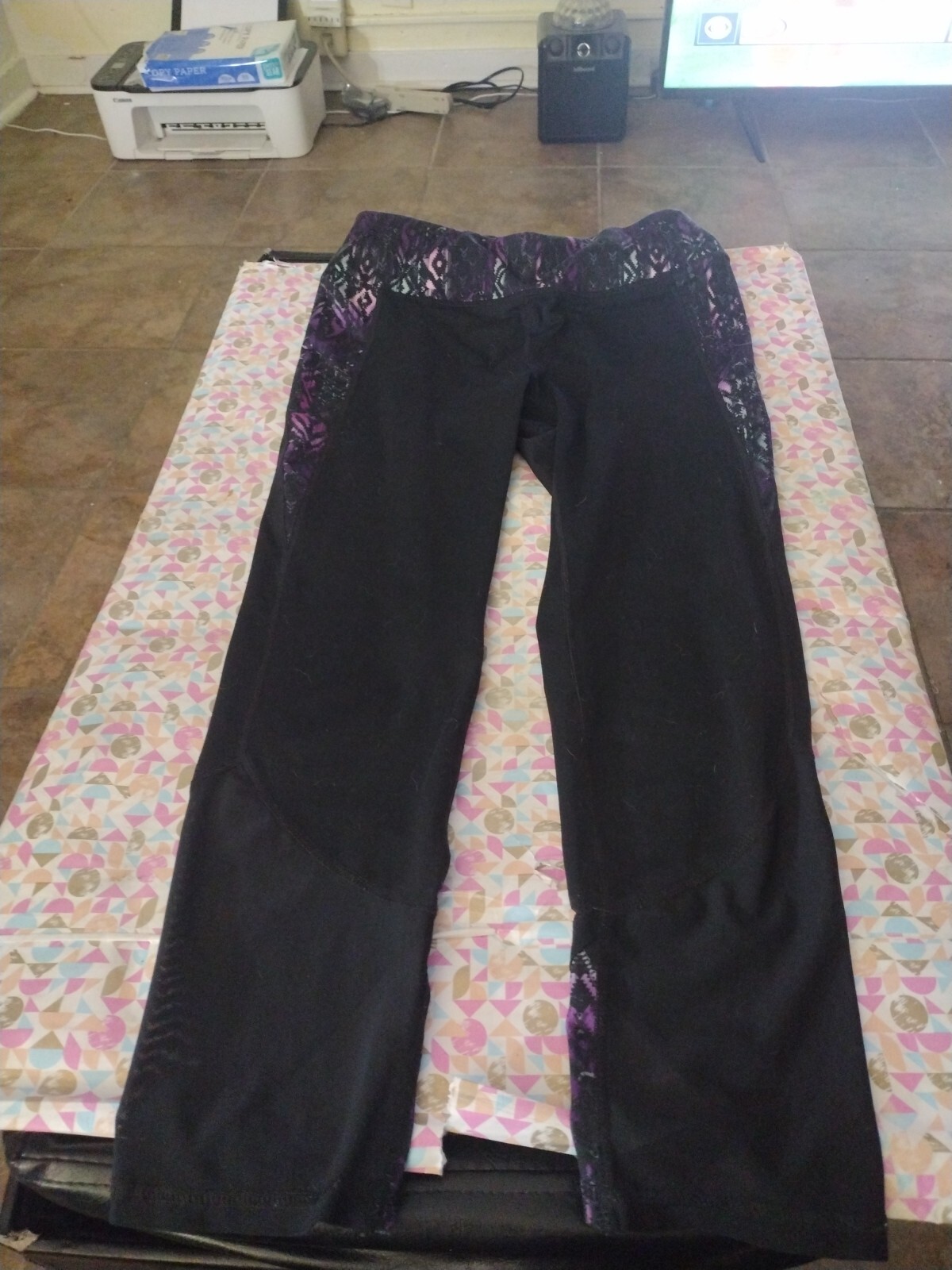 Women's Cute Active Wear Leggings Black Cropped Size Small.