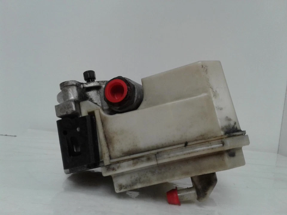 Bomba de dirección asistida usada se adapta a: 2000 Saturn serie l 2,2 L VIN F octavo dígito Foto 4 de 4