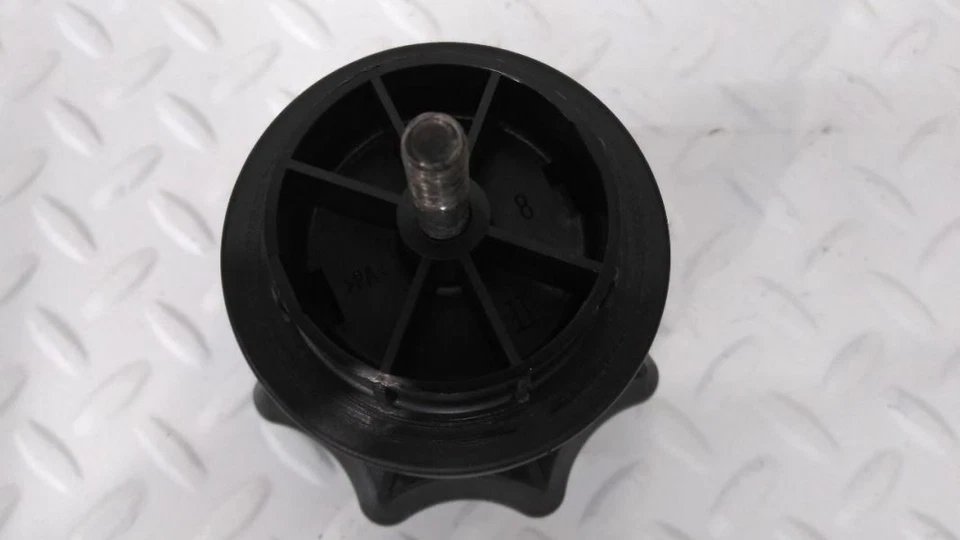 Volkswagen Passat GLS 2002 tornillo de repuesto para neumáticos Foto 4 de 4