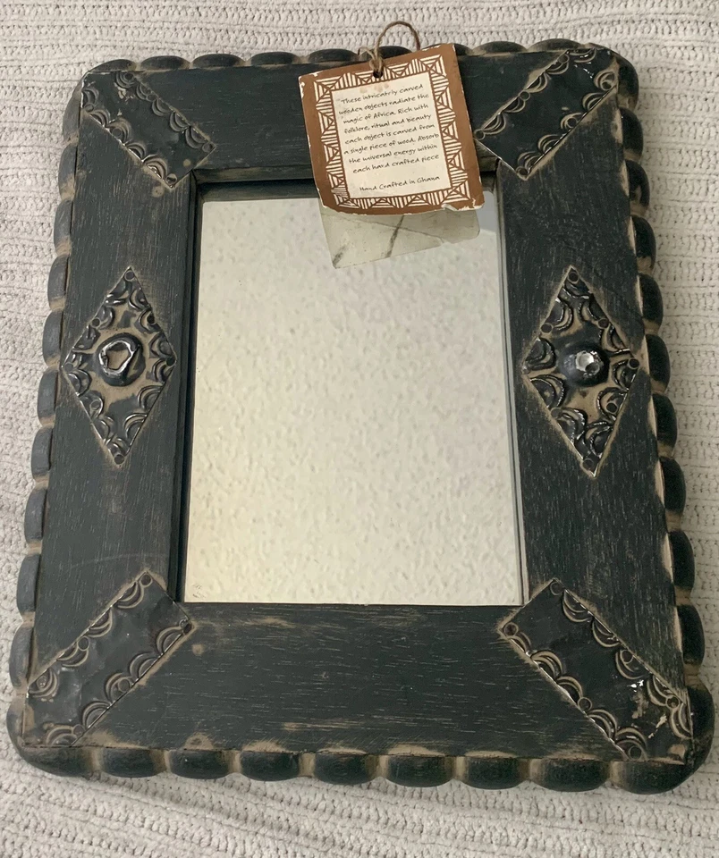 Черное деревянное настенное зеркало ручной работы в Гане Африка с металлическими деталями 10 дюймов x 12 дюймов - Изображение 3 из 4
