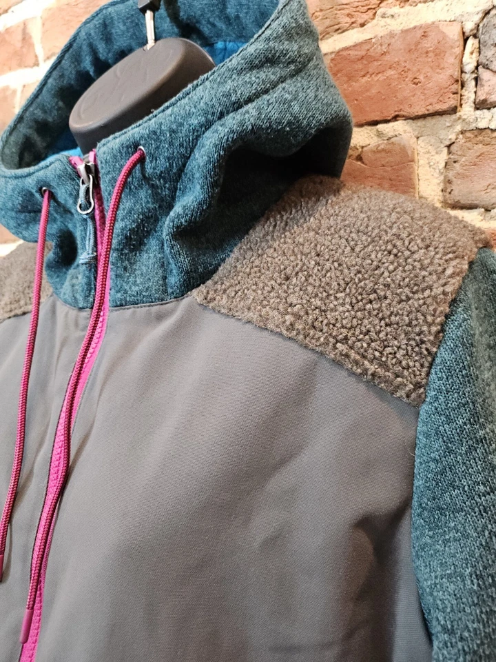 TITLE NINE SHERPA Beaten Path Chaqueta con Capucha Frontal Cremallera Polar Verde azulado Oliva Pequeña Foto 3 de 4