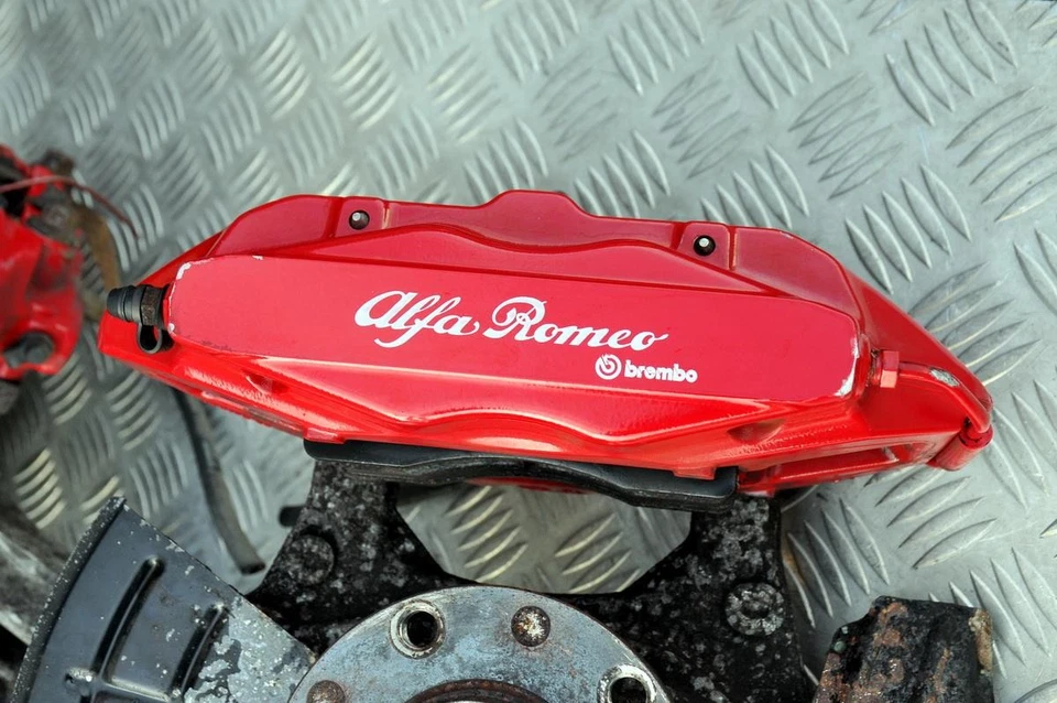 Alfa Romeo 159 3.2 Giulietta front brake calipers pair 4-pot Brembo 330mm + hubs - Image 4 of 4