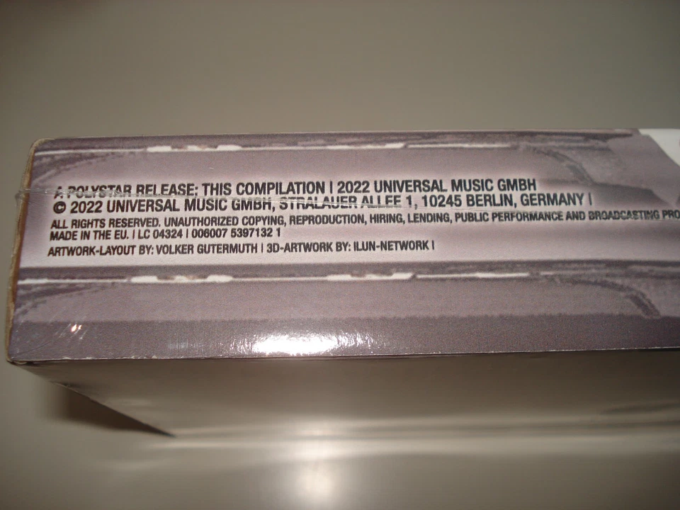 Future Trance 100 limitierte Fan-Box 3 CDs Poster+Socks+Schlüsselanhänger NEU - Bild 4 von 4