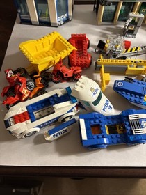 LEGO City Builds Capital City 60200 Museum Hotel Police 60141 Bank 60140 Cars