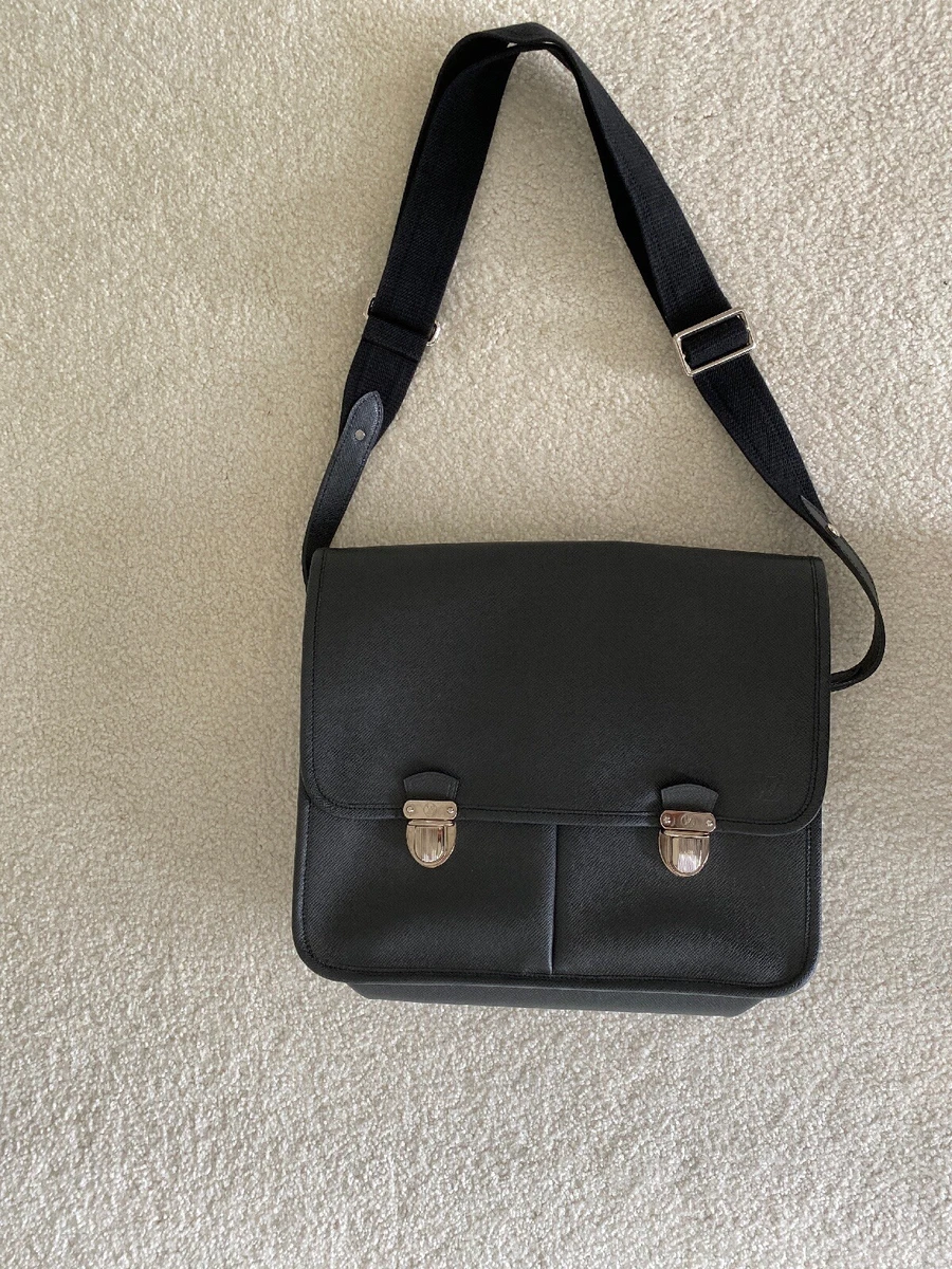 Louis Vuitton Messenger Shoulder Bag in Black Taiga Leather