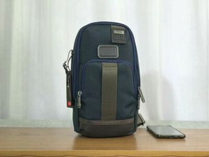 tumi fife slim sling bolsa