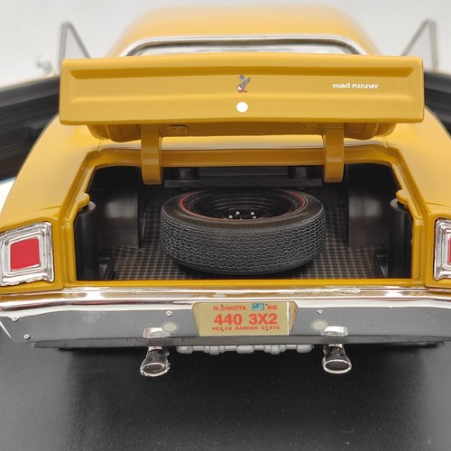 SUPERCAR 1/18 Plymouth Roadrunner 1969 1/2 440 6BBL VERSION #29555P Diecast - Picture 6 of 9
