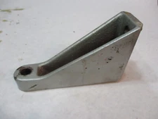 0909941 OMC Stringer Chevy V6 V8 Steering Cylinder to Housing Bracket 1979-1985