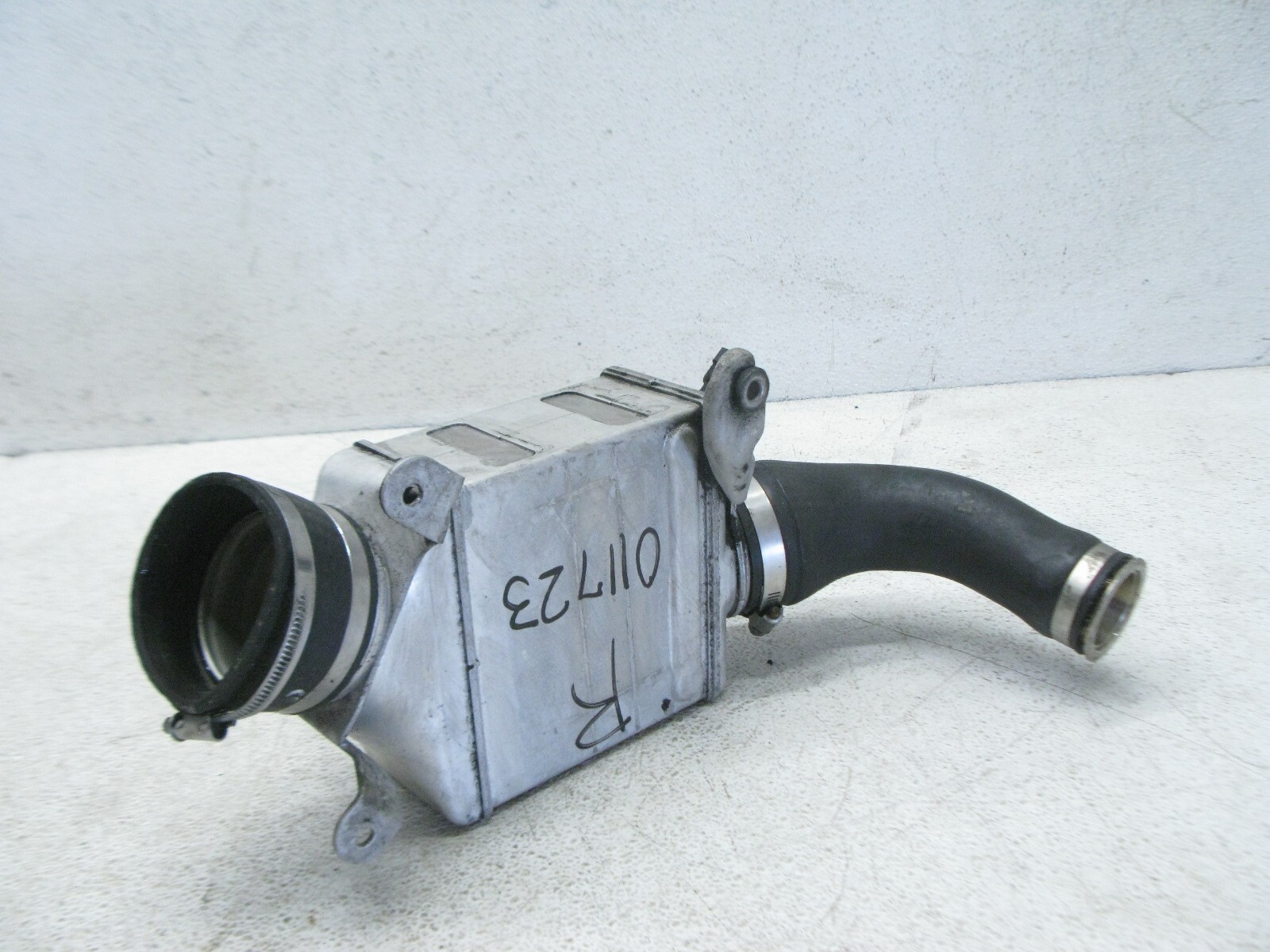 0819 BMW E70 X5 X6 6 7 4.4 N63 RIGHT TURBO INTAKE INTERCOOLER COOLER