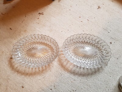 Zwei alte Glasschalen, guter Zustand.