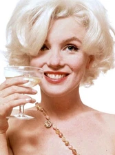 Marilyn Monroe High Quality Metal Magnet 3 x 4 inches 9303