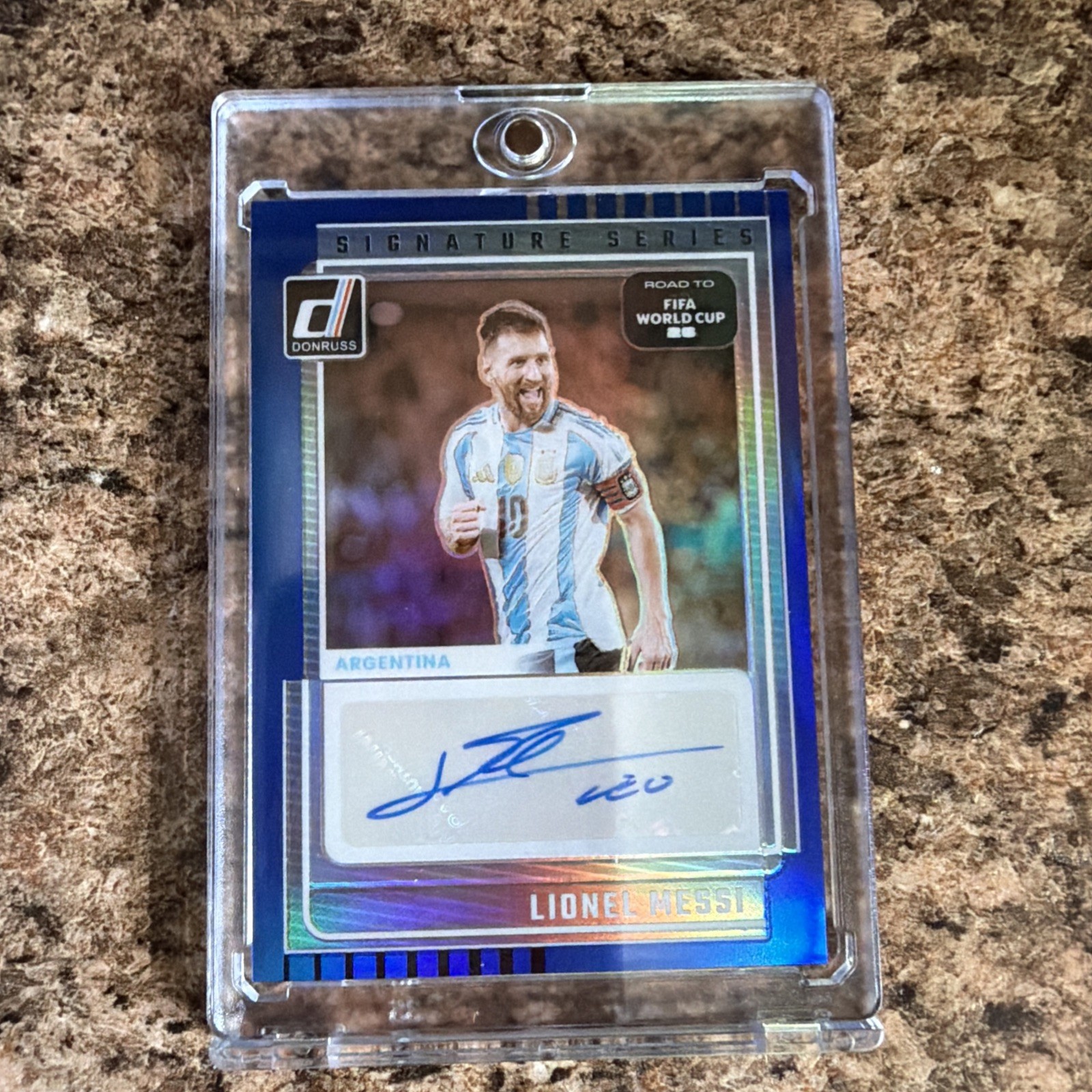 LIONEL MESSI 2025/26 DONRUSS FIFA WORLD CUP SIGNATURE SERIES BLUE AUTO SP #/199 view 4