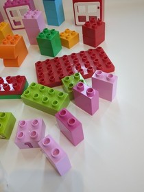 LEGO DUPLO: All-in-One-Pink-Box-of-Fun (10571)
