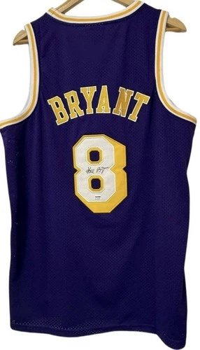 Kobe Bryant (NBA player #8) Hand Signed Autographed PSA/DNA