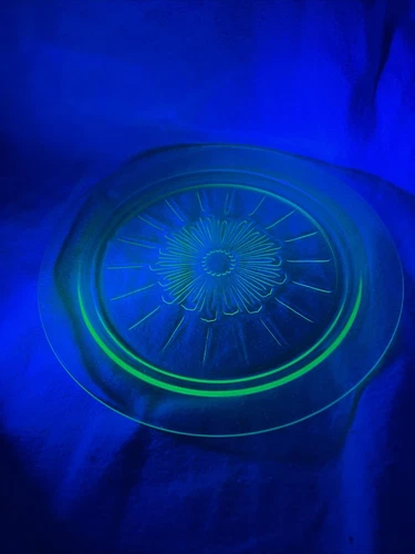U.S.Glass "Tendrils" Apple Green Uranium Depression Glass  Cake Plate 8.5