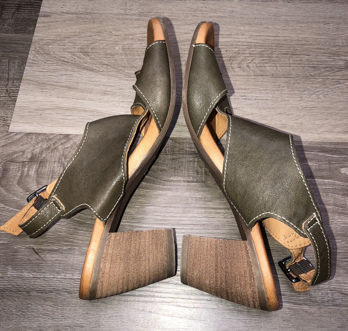 APL Sandali Sundance in pelle verde oliva con tacco 7 Made in Italy 38