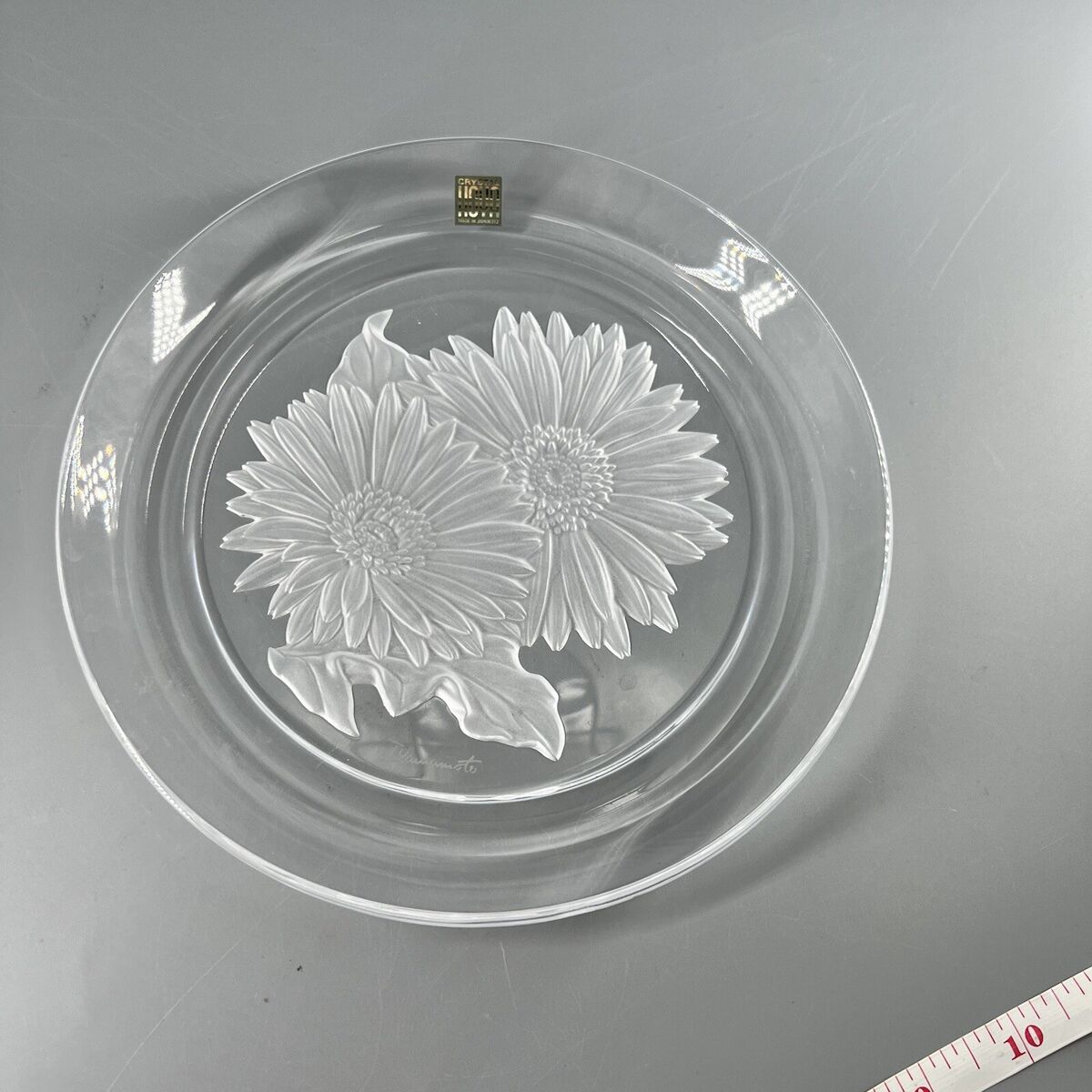 Japanese Hoya Engraved Crystal Glass Plate Sunflowers Art Japanese Hoya Engraved Crystal Glass Plate Sunflowers Art