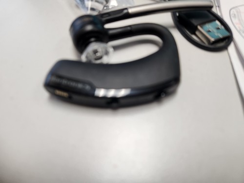 Plantronics Voyager Legend Bluetooth Headset with Voice Commands - Zdjęcie 3 z 4
