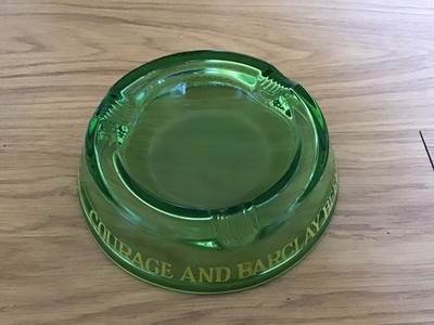 Vintage grüner Glas Aschenbecher Mut und Barclay Biere 