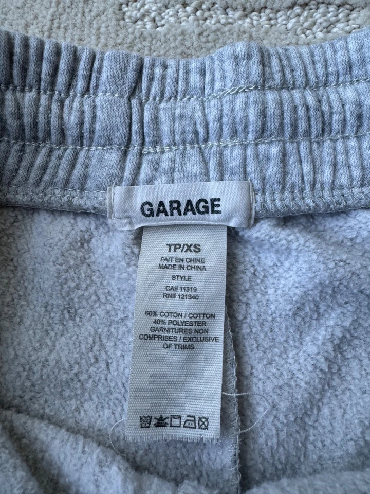 Pantalones Cortos Garage Sweat Mini Cheeky Booty Shorts XS Gris Brezo Claro Foto 3 de 4