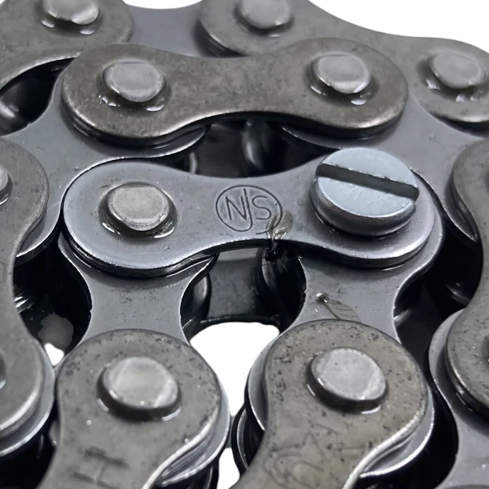 Cadena de bicicleta de engranaje fijo de pista Izumi KAI Super Dureza aprobada por NJS Keirin 1/8" Foto 2 de 4