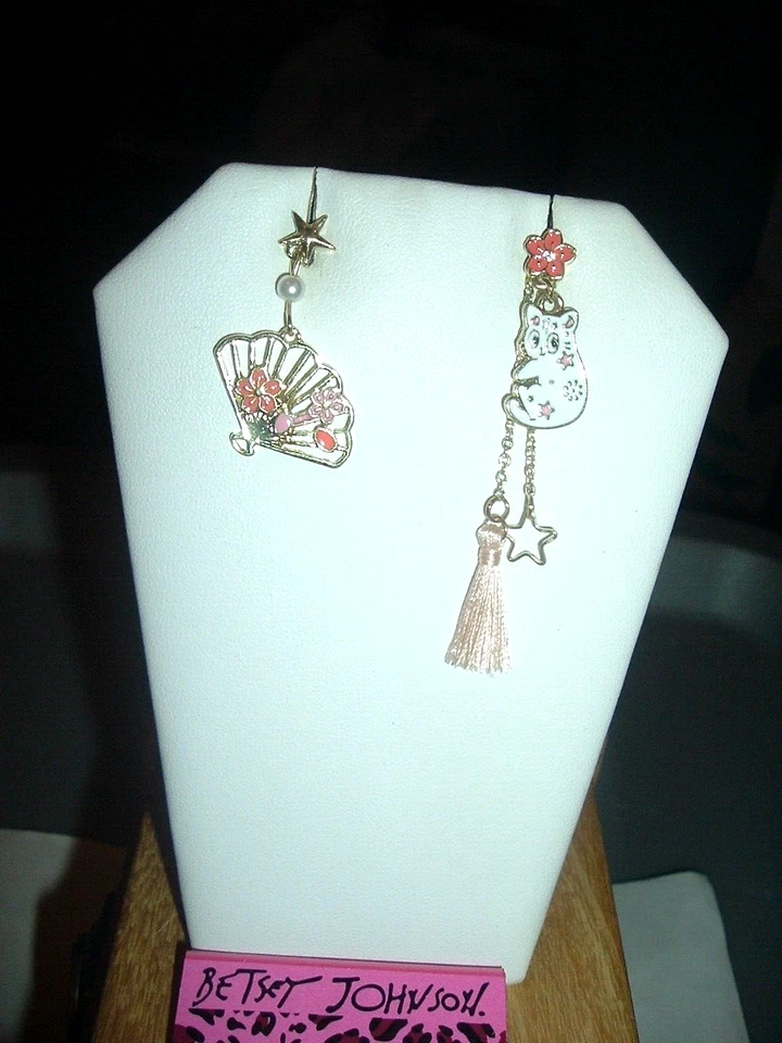 PENDIENTES PERFORADOS Betsey Johnson VENTILADOR GATO ROSA BORLA ESTRELLA CADENA DORADA Miss-Match Foto 2 de 4