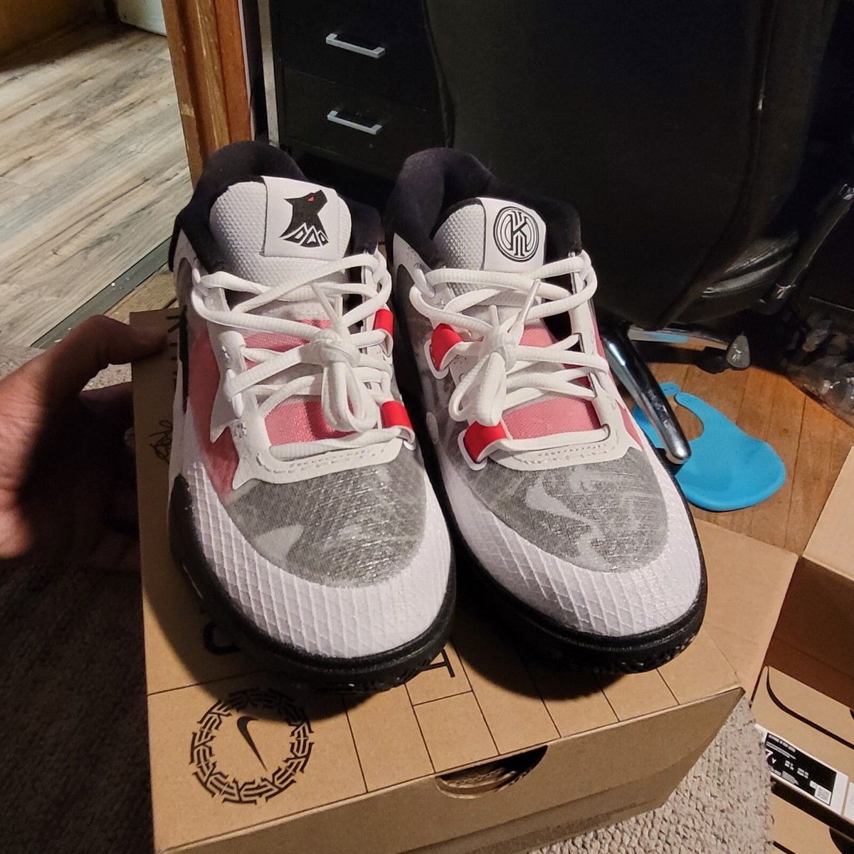 NIKE KYRIE 8 GO GS White/University Red-Black KIDS SIZE 6Y